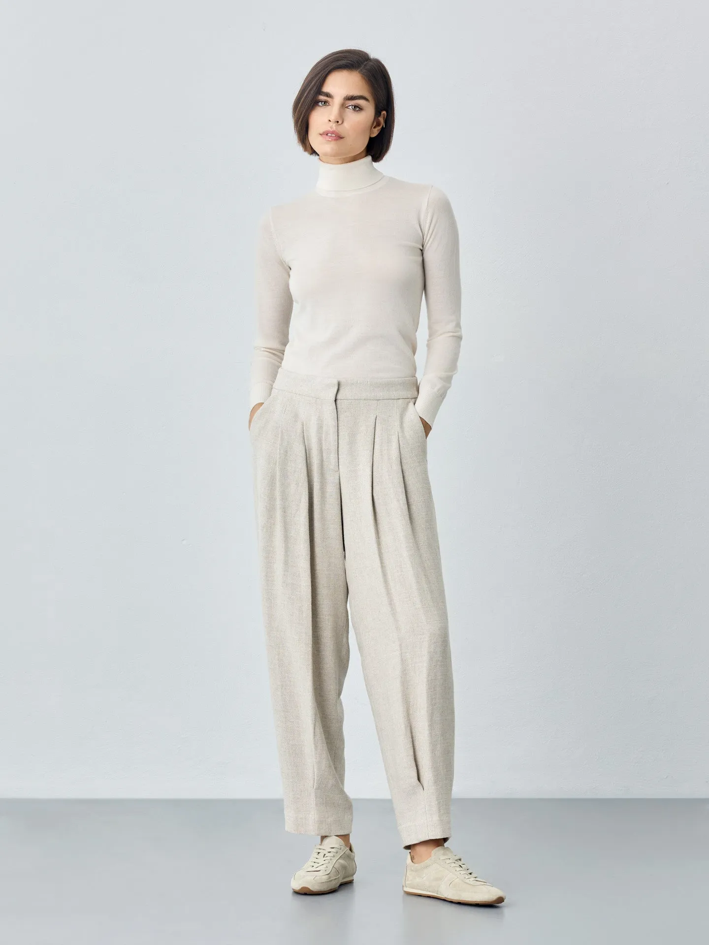 Barrel Fit Trousers In Viscose Linen and Lyocell Blend With Elasticated Waistband